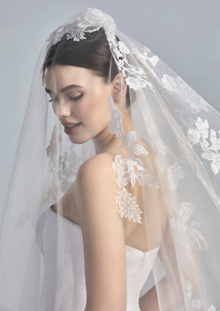 V-LA22 | Lace Appliqués Veil | Esposa