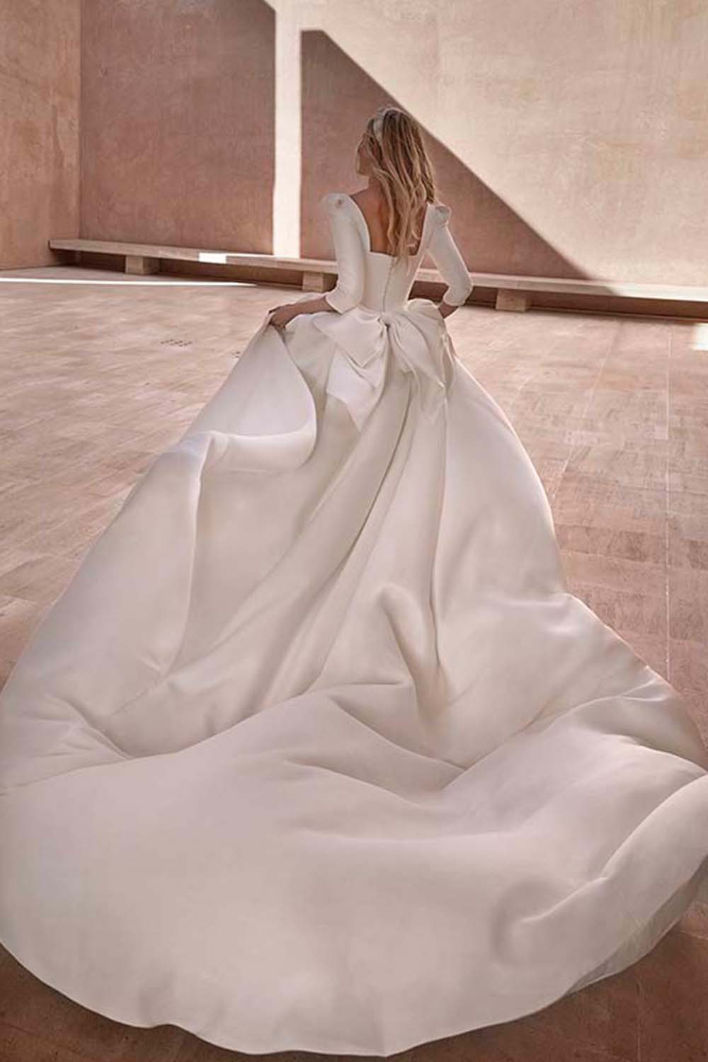 Pronovias, Simple Wedding Gown | Esposa