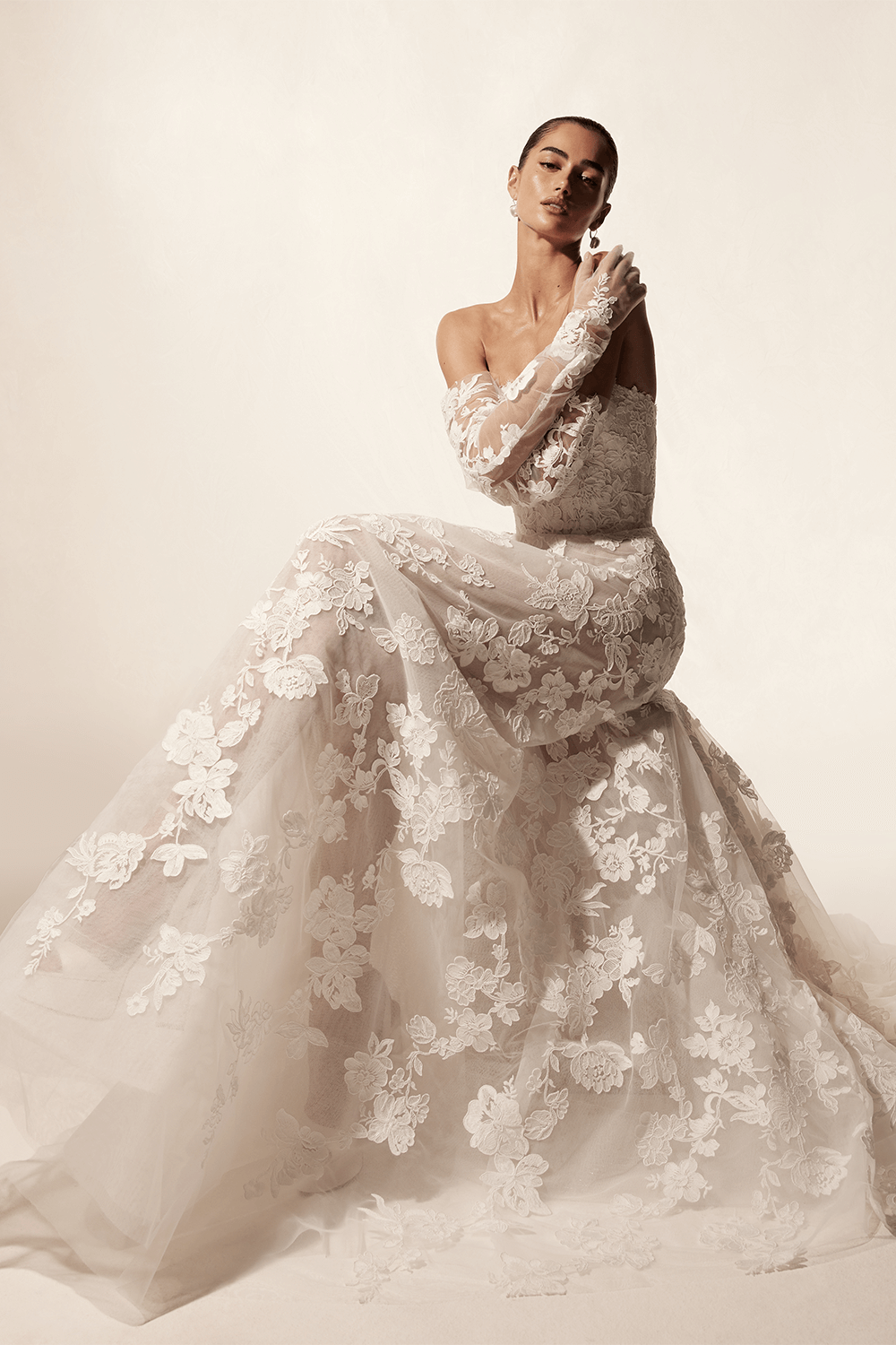 Monique Lhuillier, Exquisite Fit and Flare Gown | Esposa