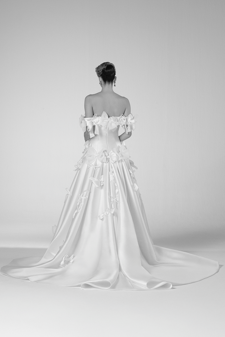 Viktor & Rolf, Artistic A-line Gown |  Esposa