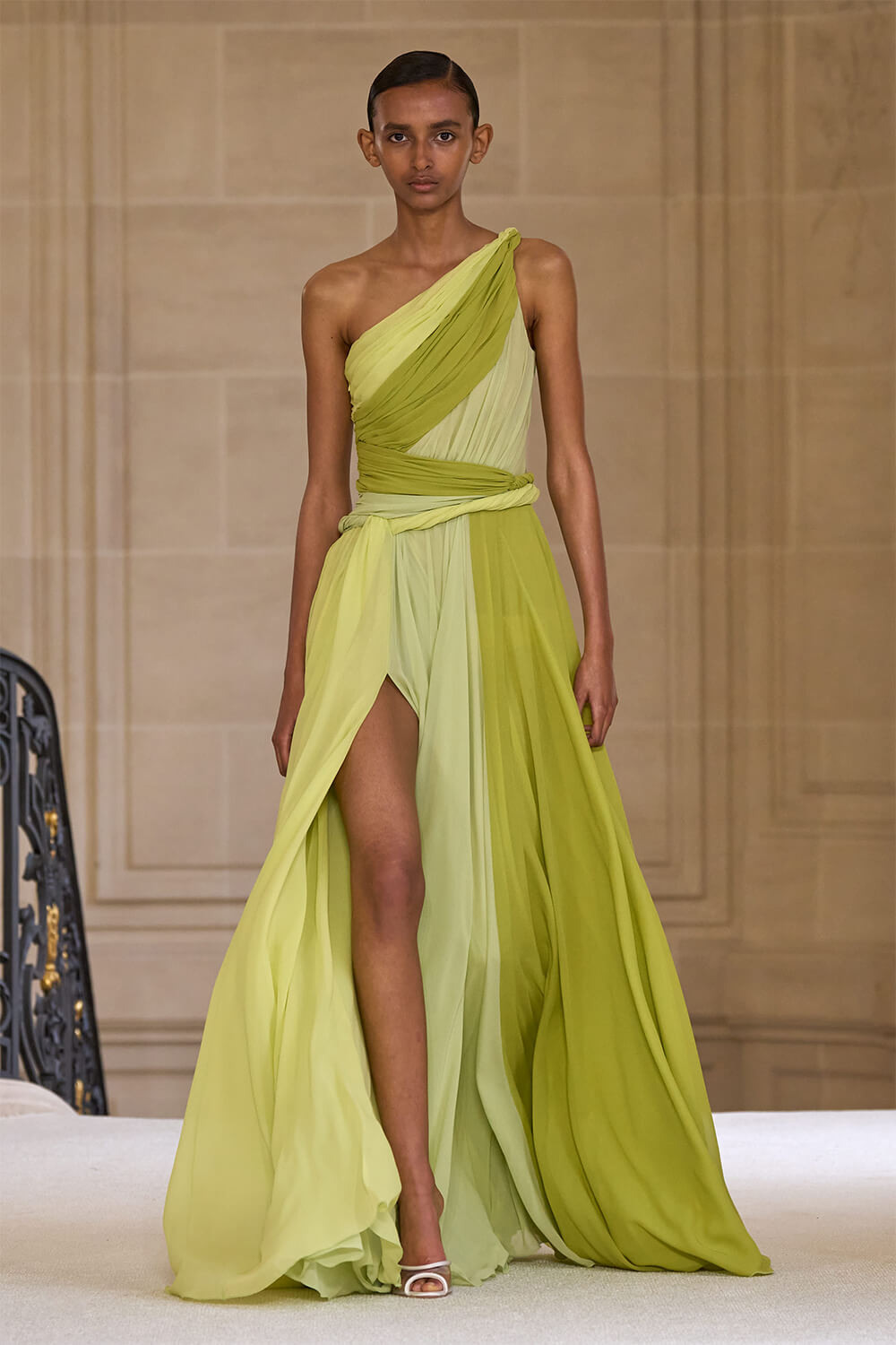 Giambattista Valli, One Shoulder Gown | Esposa
