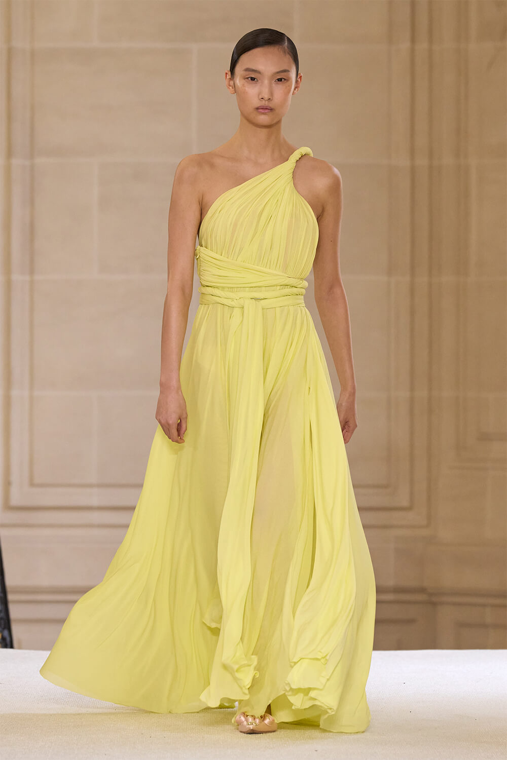 Giambattista Valli, One Shoulder Gown | Esposa
