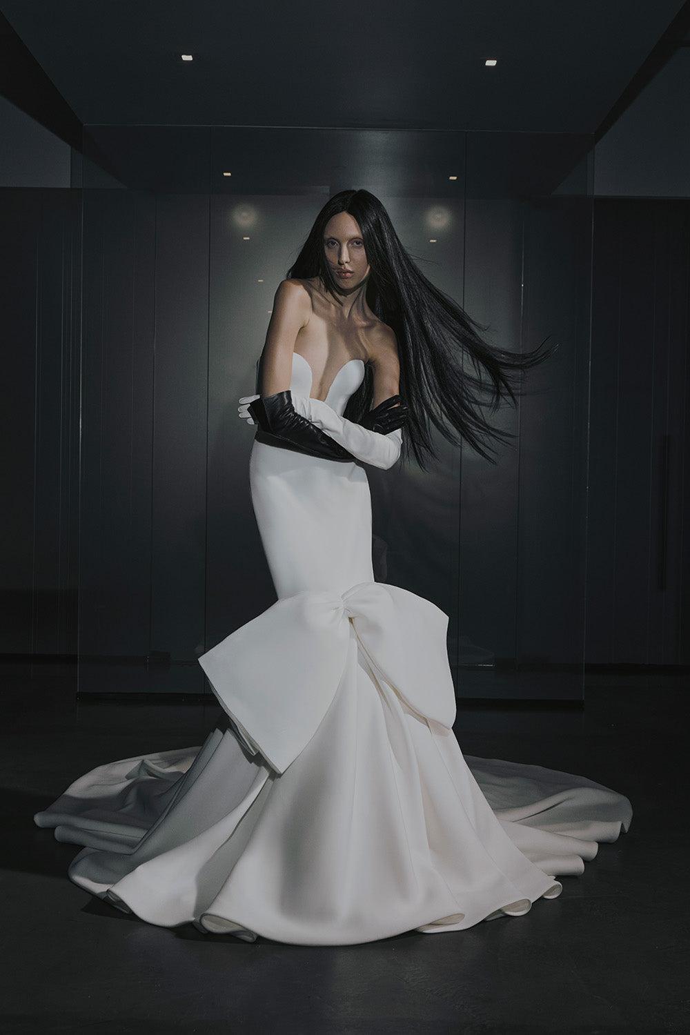 Vera Wang, Leatitia, Sculptural Bow Mermaid Gown | Esposa