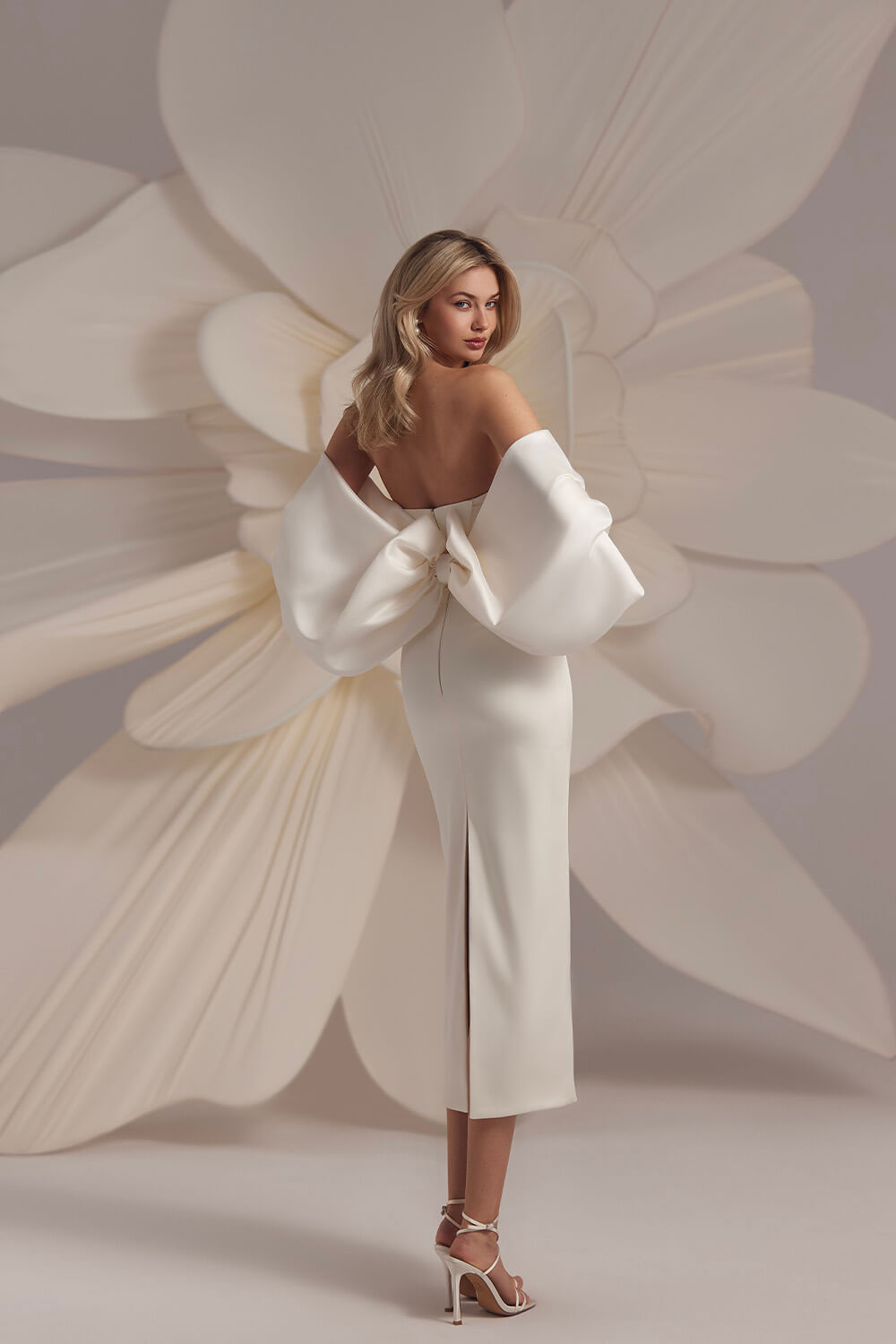 Eva Lendel, Simple Classic Dress | Esposa