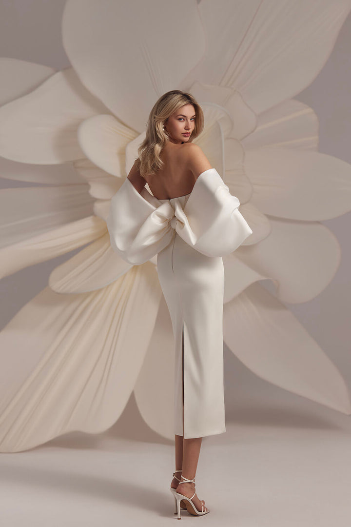 Eva Lendel, Simple Classic Dress | Esposa