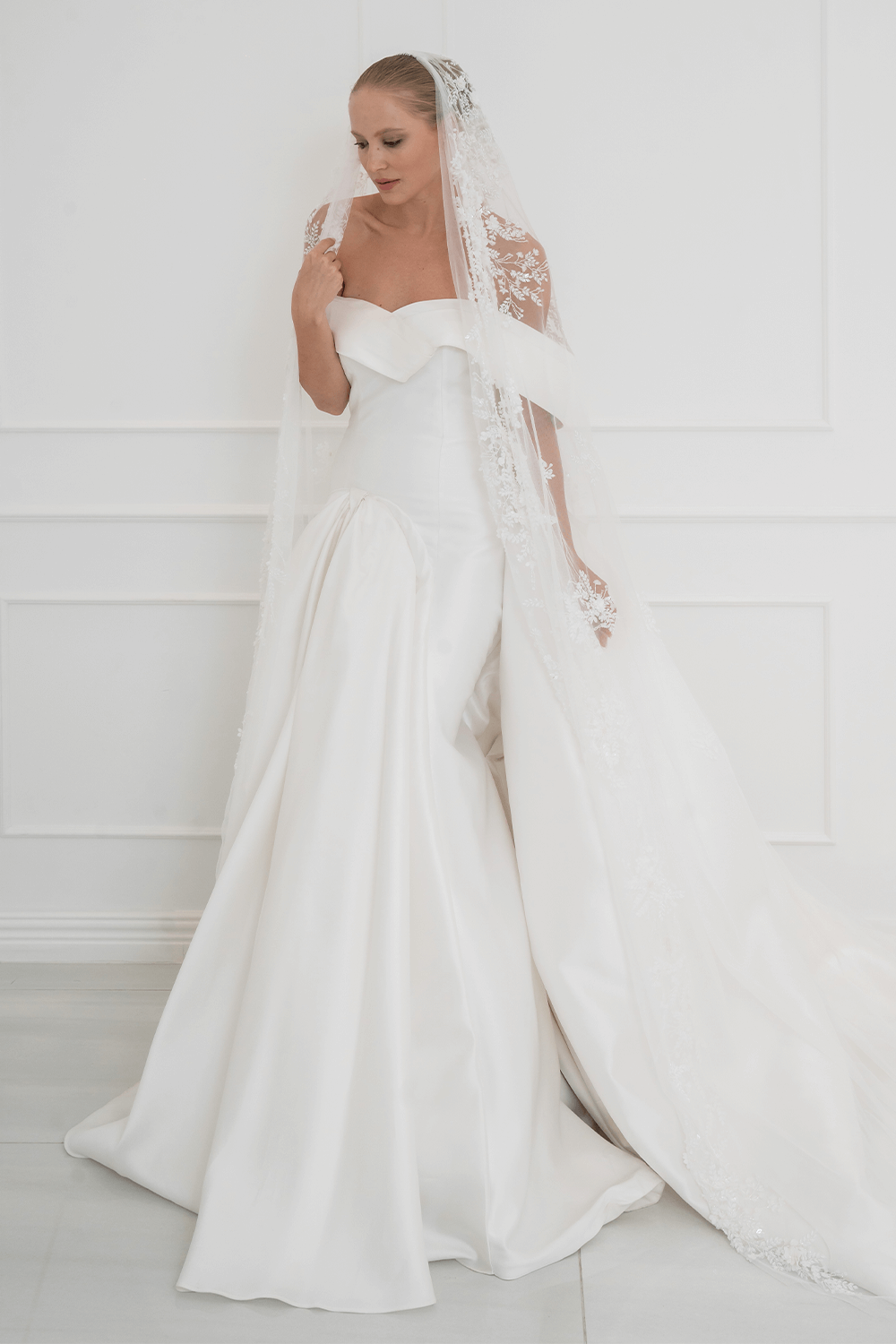 Kristie Romanos, Unique Gown | Esposa