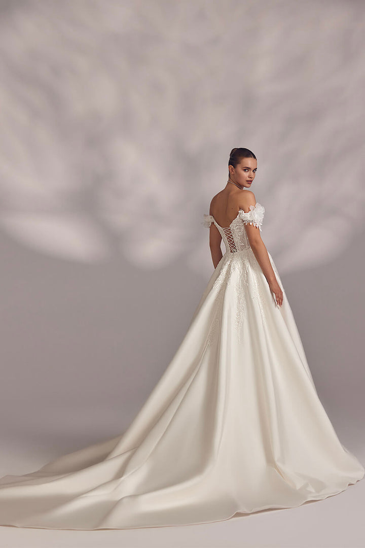 Eva Lendel, Off Shoulder Bridal Dress | Esposa