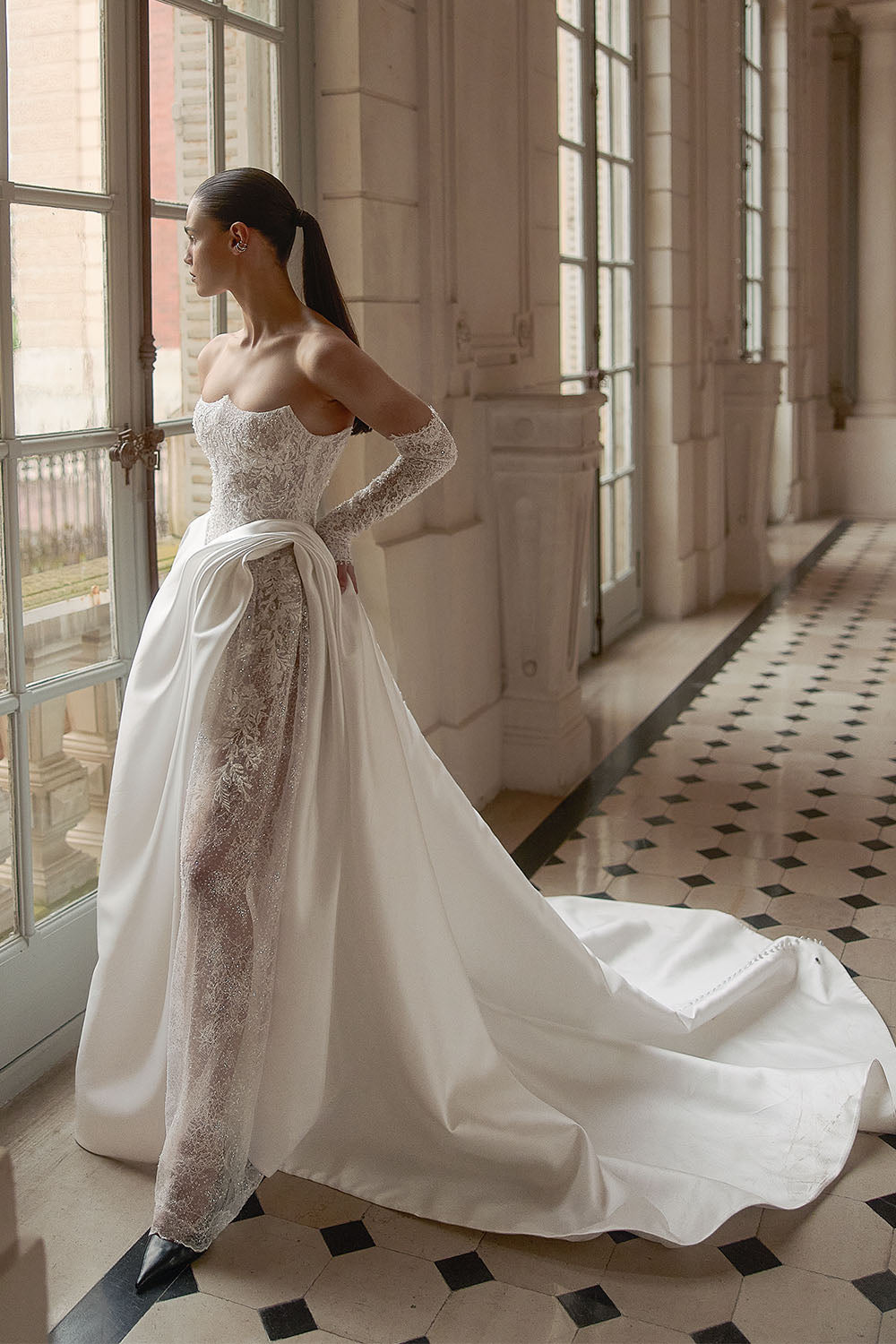 Wona Concept, Charleen, Majestic Lace Straight Gown | Esposa