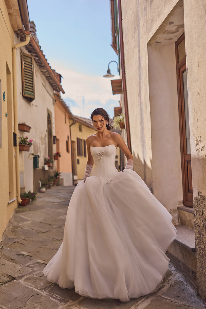 Wona Concept, Epos, Sculptural Ball Gown | Esposa