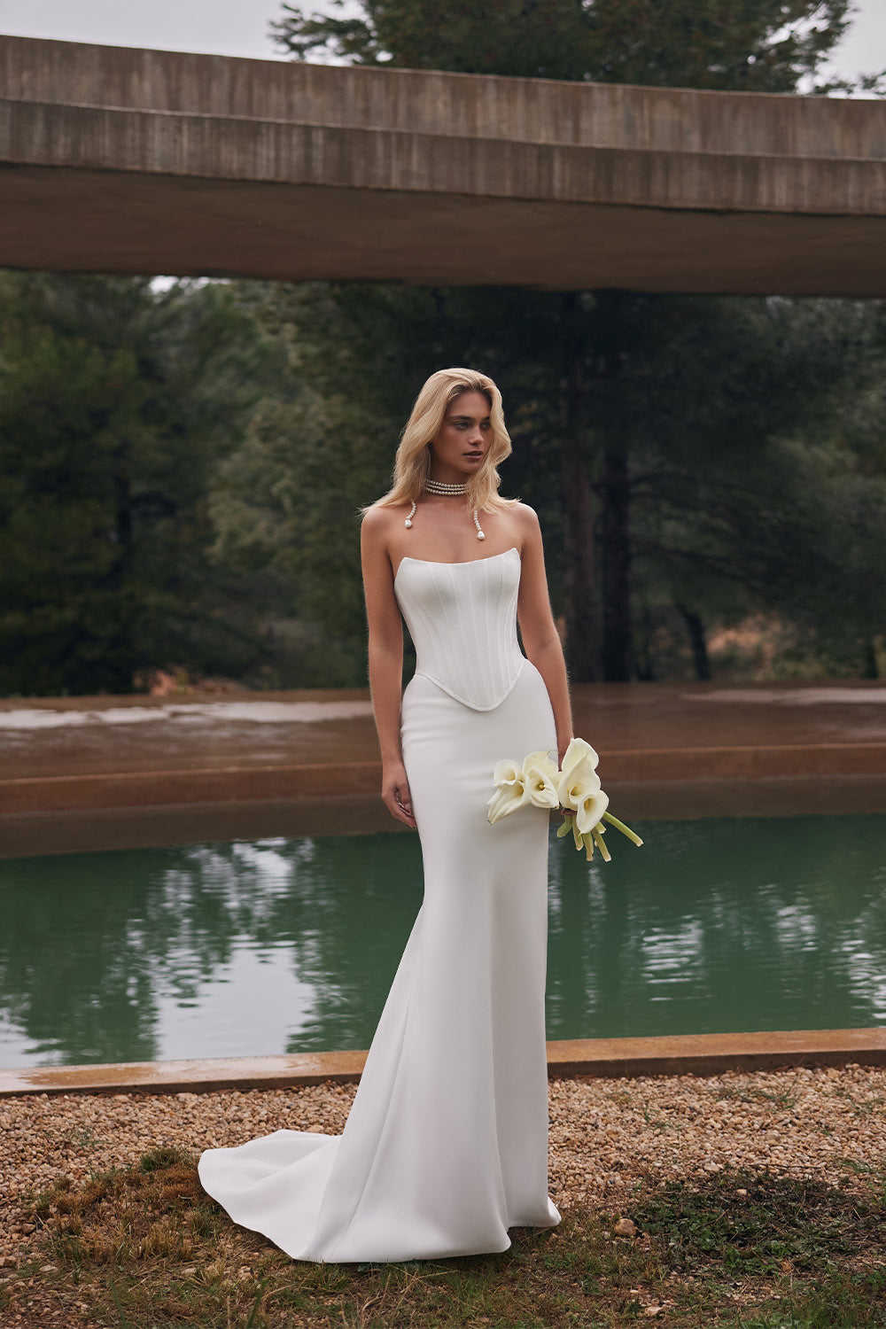 Eva Lendel, Anisia, Striking Gown | Esposa