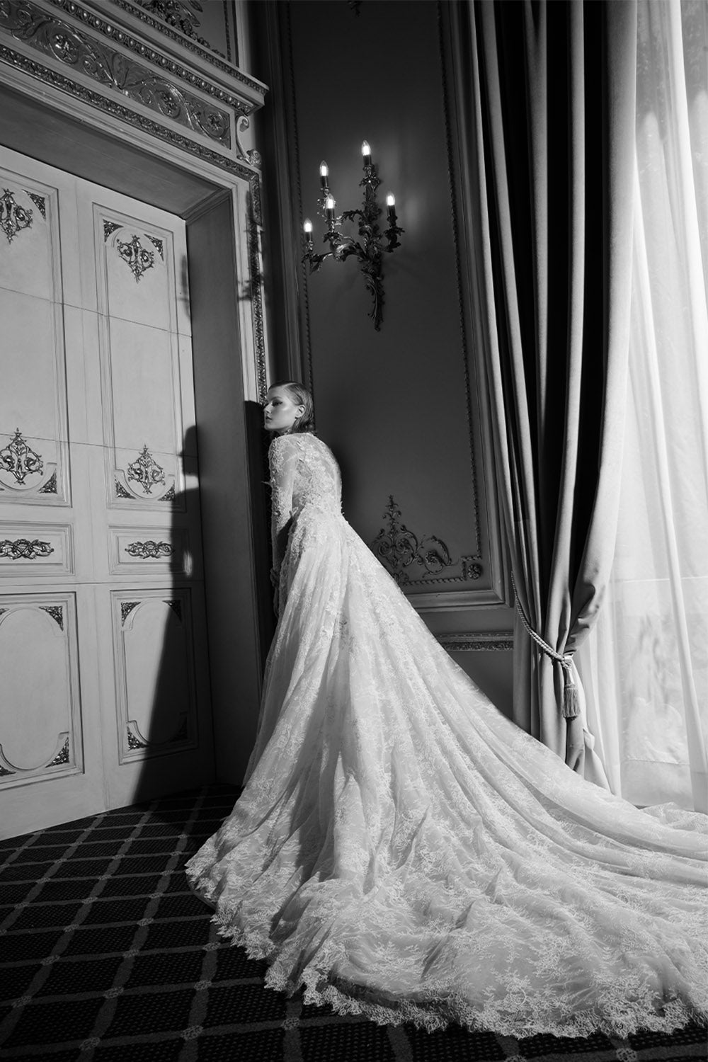 Yolancris, Bentley Regal Straight Gown | Esposa