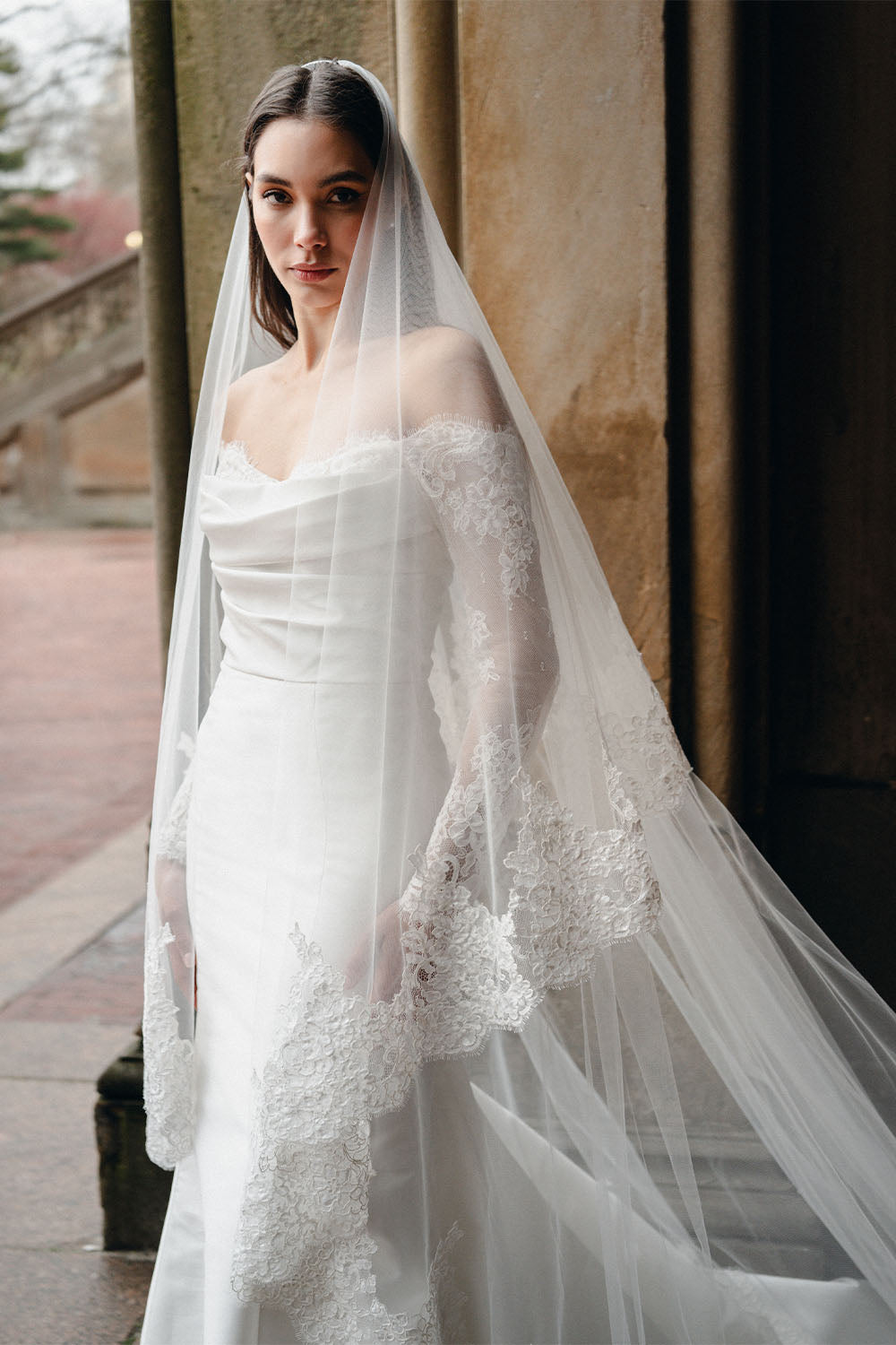 Monique Lhuillier, Sophisticated Mermaid Gown | Esposa