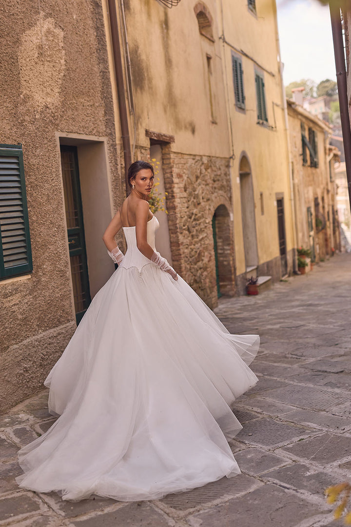 Wona Concept, Epos, Sculptural Ball Gown | Esposa