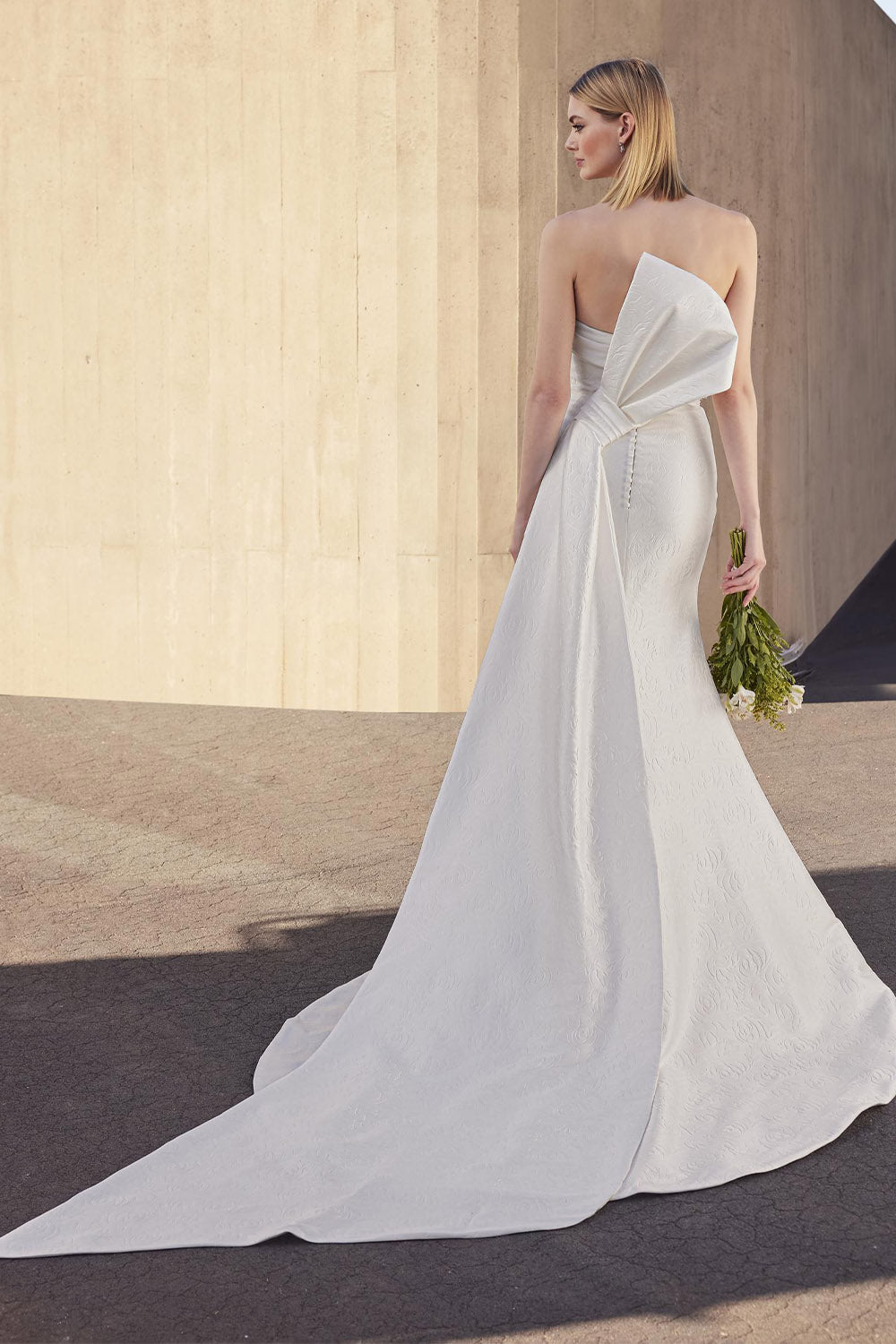 Pronovias, Juny, Modern Mermaid Gown | Esposa
