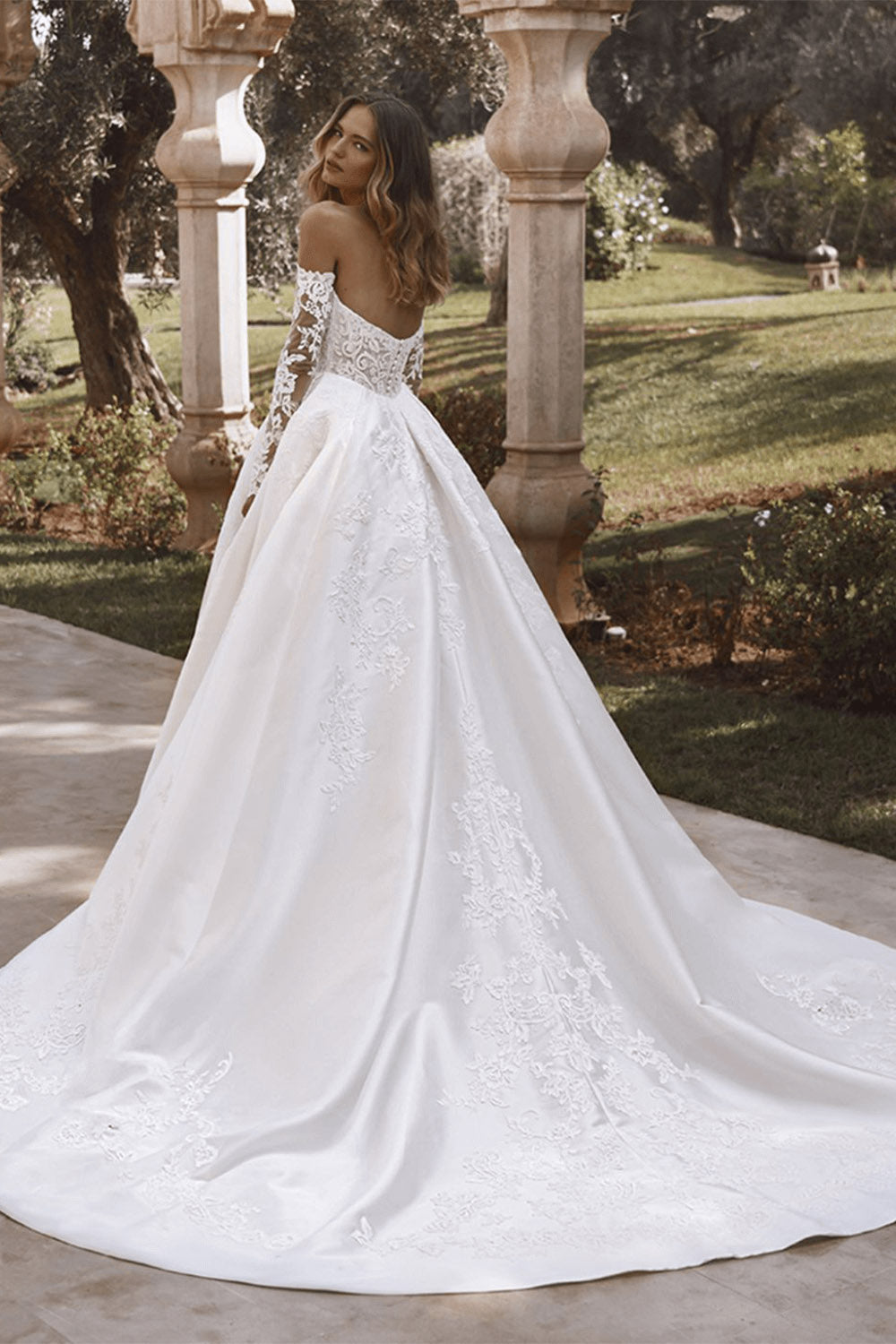 Enzoani, Velvet, Romantic Ball Gown | Esposa