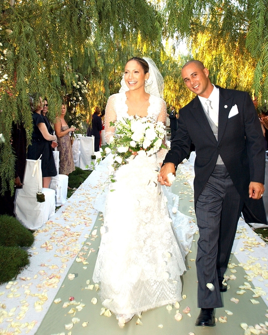 worst-celebrity-wedding-dresses-Jennifer-Lopez