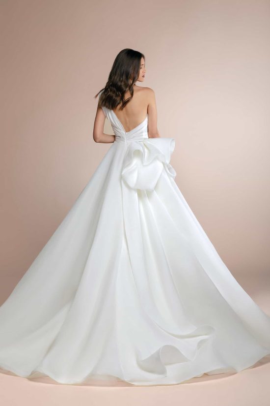 simple wedding gown model 3
