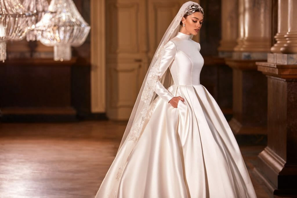 Why do Arab brides wear western wedding dresses? What is the traditional  Arab bridal dress like? - Quora