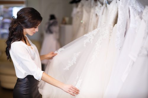 كيف اختار فستان الزفاف المناسب