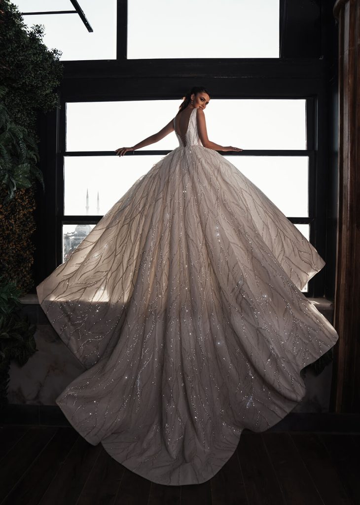 QueenLine Luxury Ball Gown Muslim Dubai Wedding Dress Long Sleeves V Neck  Graceful Lace Long Train Bridal Wedding Party Dress Custom Made|Wedding  Dresses| - AliExpress