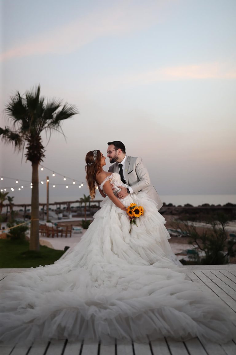 bride and groom sunset picture