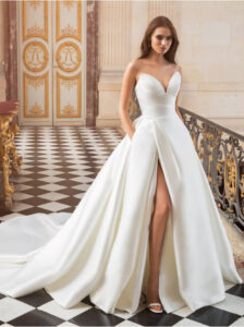 Bancroft | Minimalistic Wedding Gown
