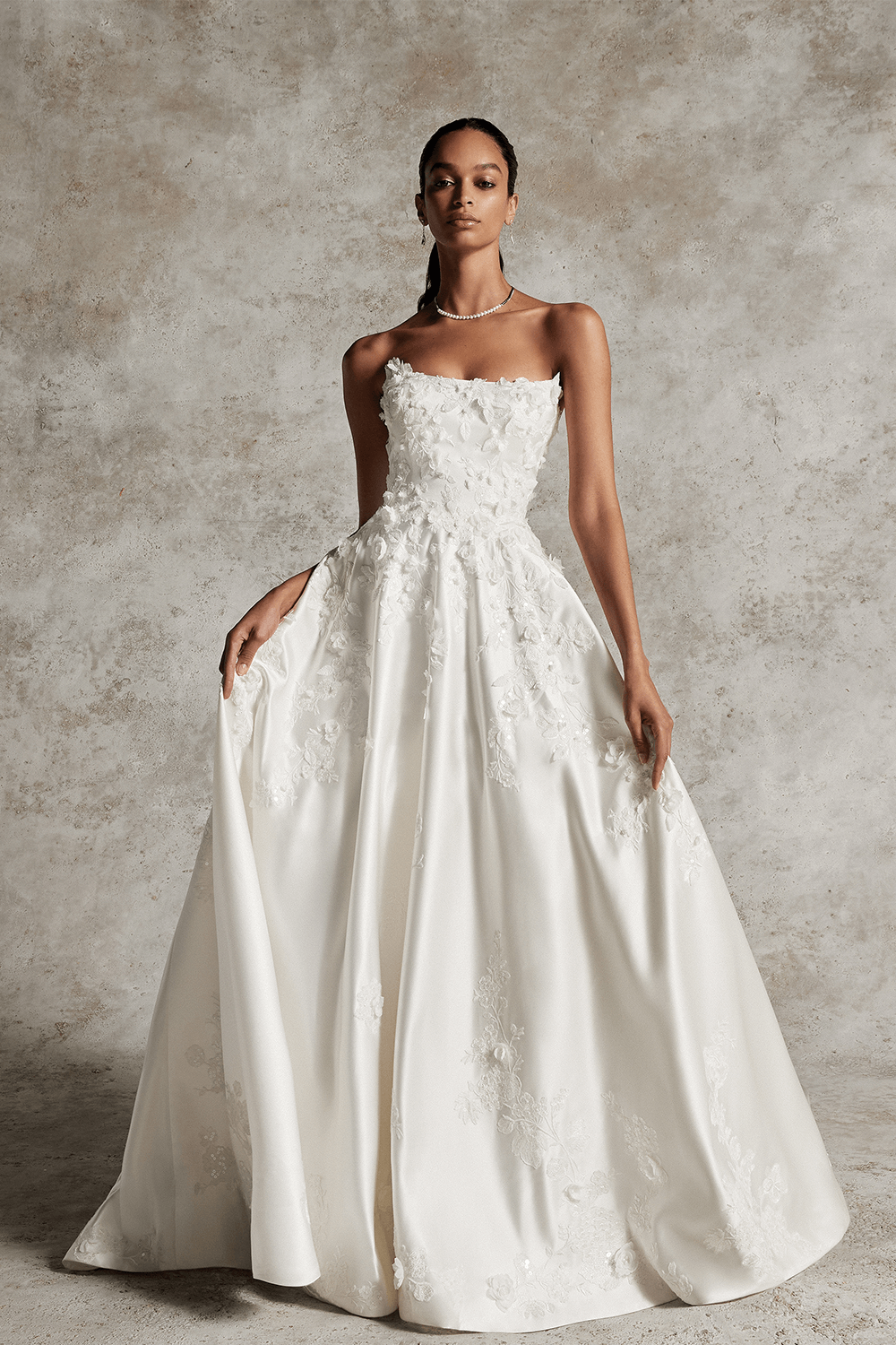 Elegant strapless wedding dress