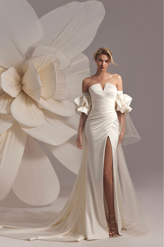 Strapless wedding dress