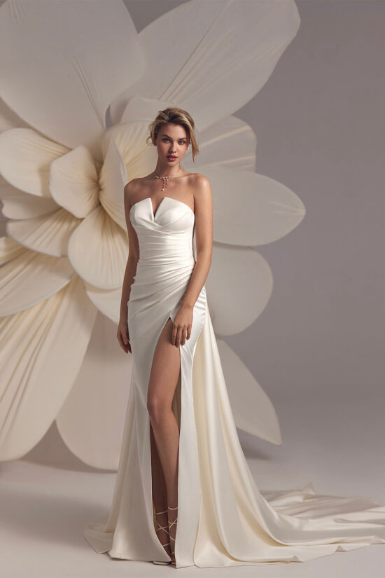 Strapless wedding dress