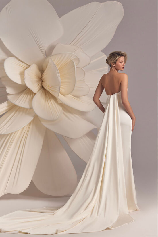 Strapless wedding dress