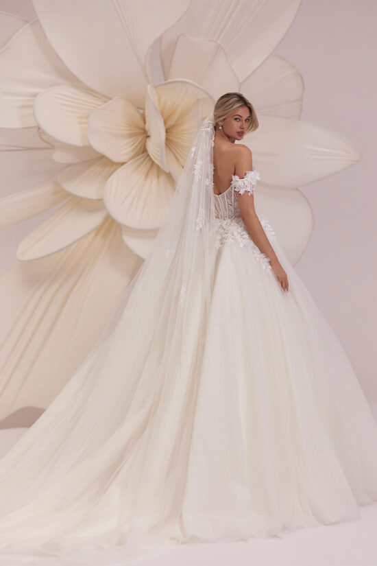 Off shoulder tulle bridal dress