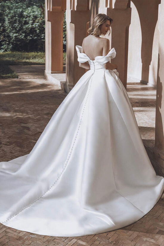 Sweetheart neckline wedding dress