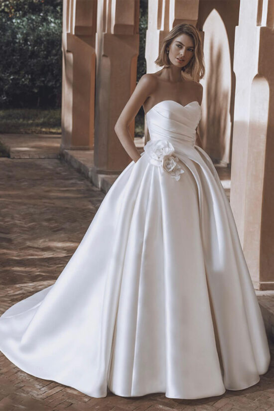 Sweetheart neckline wedding dress