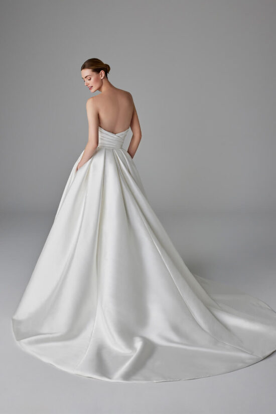 Elegant Strapless Wedding Gown