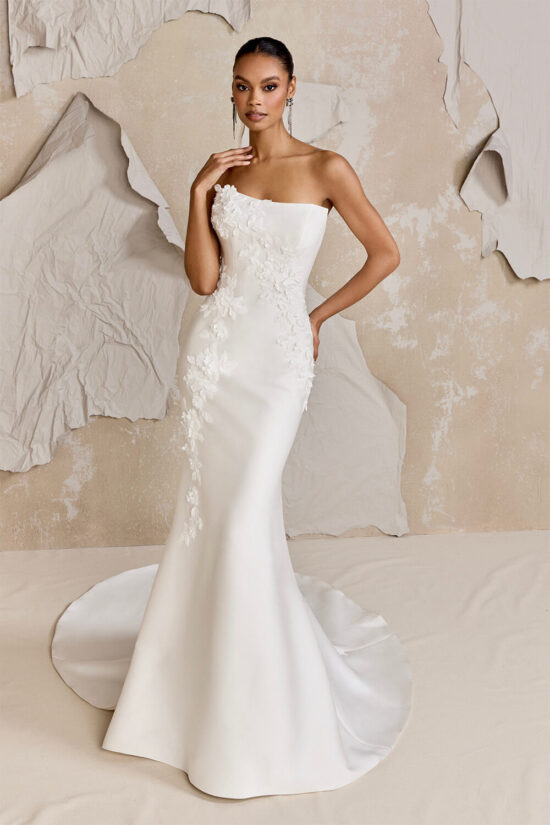 Elegant strapless wedding dress