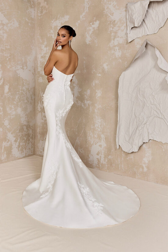 Elegant strapless wedding dress