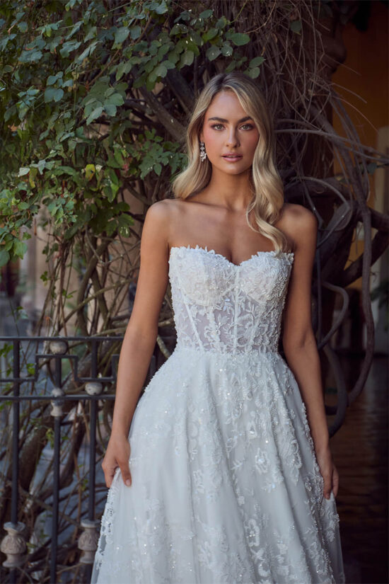 Elegant Lace Corset Bridal Dress With Detachable Sleeves