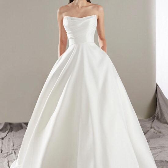 Elegant Strapless Bridal Gown