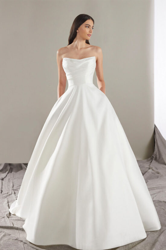 Elegant Strapless Bridal Gown