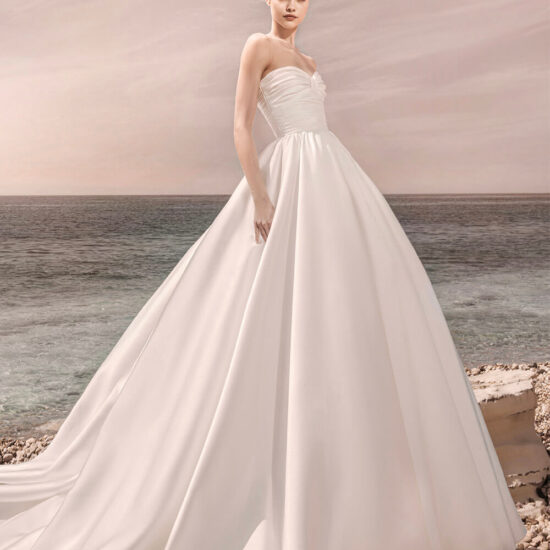 Elegant Strapless Bridal Gown