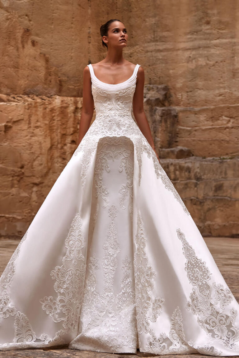 Henriette | Royal Lace Bridal Gown | Esposa